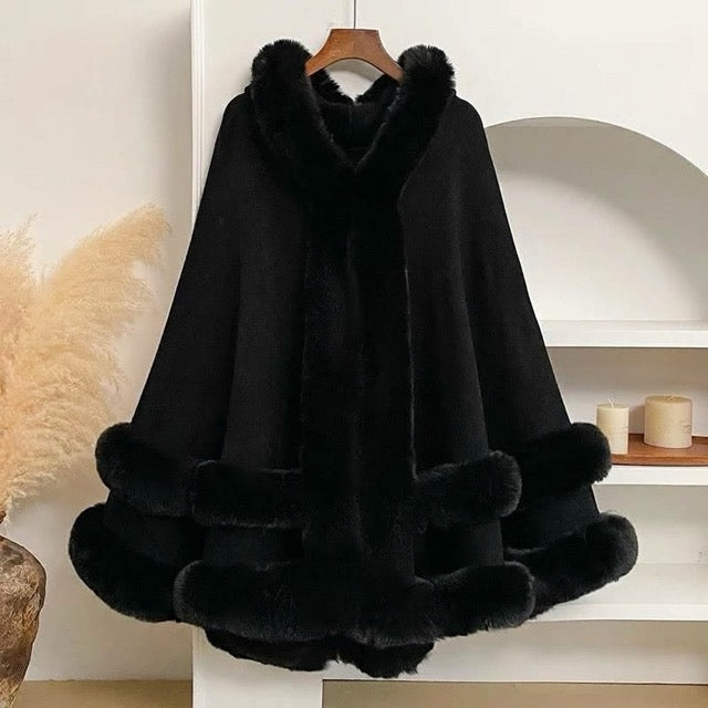Fluffig huvponcho, svart