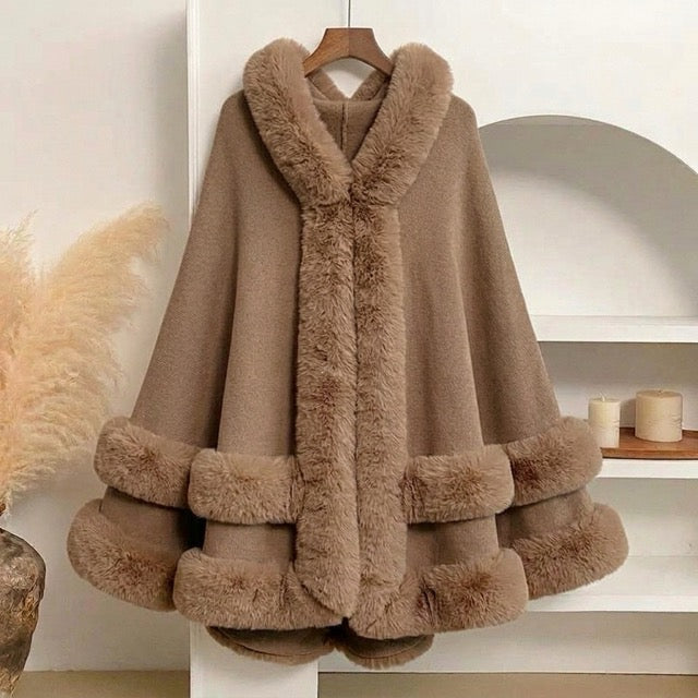 Fluffig huvponcho, brun
