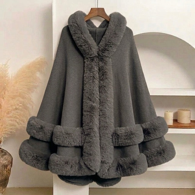 Fluffig huvponcho, grå