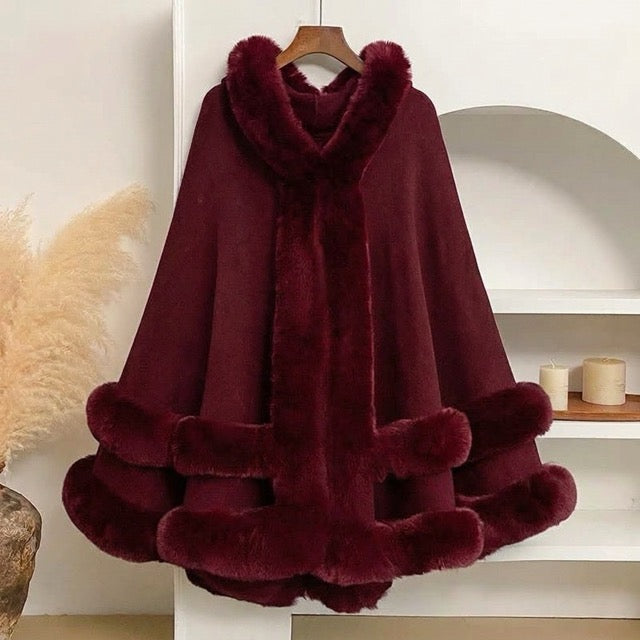 Fluffig huvponcho, vinröd