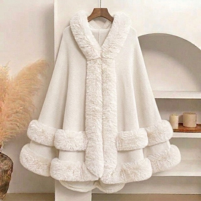 Fluffig huvponcho, vit