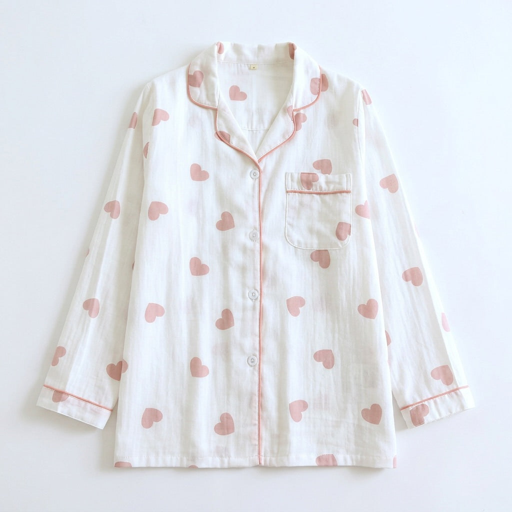 Muslinpyjamas med hjärtan