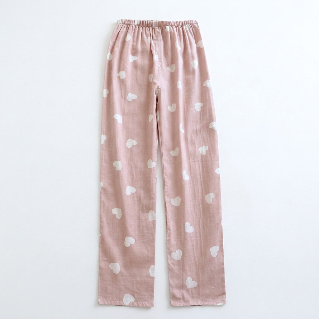 Muslinpyjamas med hjärtan